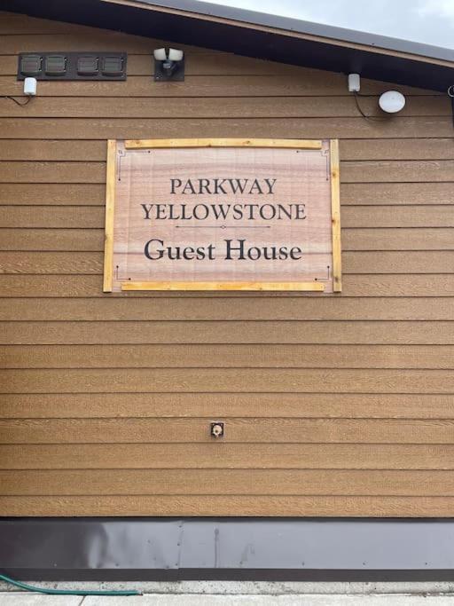 Parkway Yellowstone Guest House Room #1 Gardiner Buitenkant foto