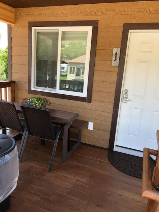 Parkway Yellowstone Guest House Room #1 Gardiner Buitenkant foto